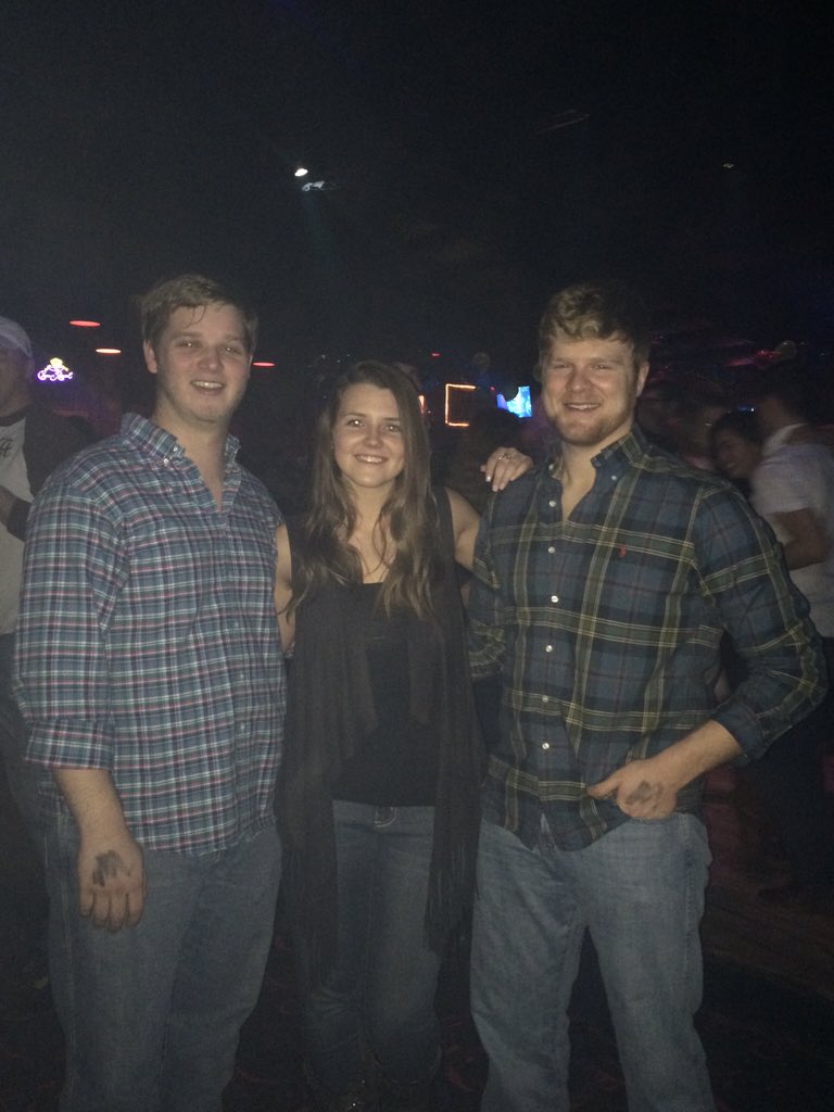 abigailgraham21's tweet photo. Tonight  @TroyDylanS_ @LBaughman7 @curlycrystal https://t.co/oX2DWIx0FT