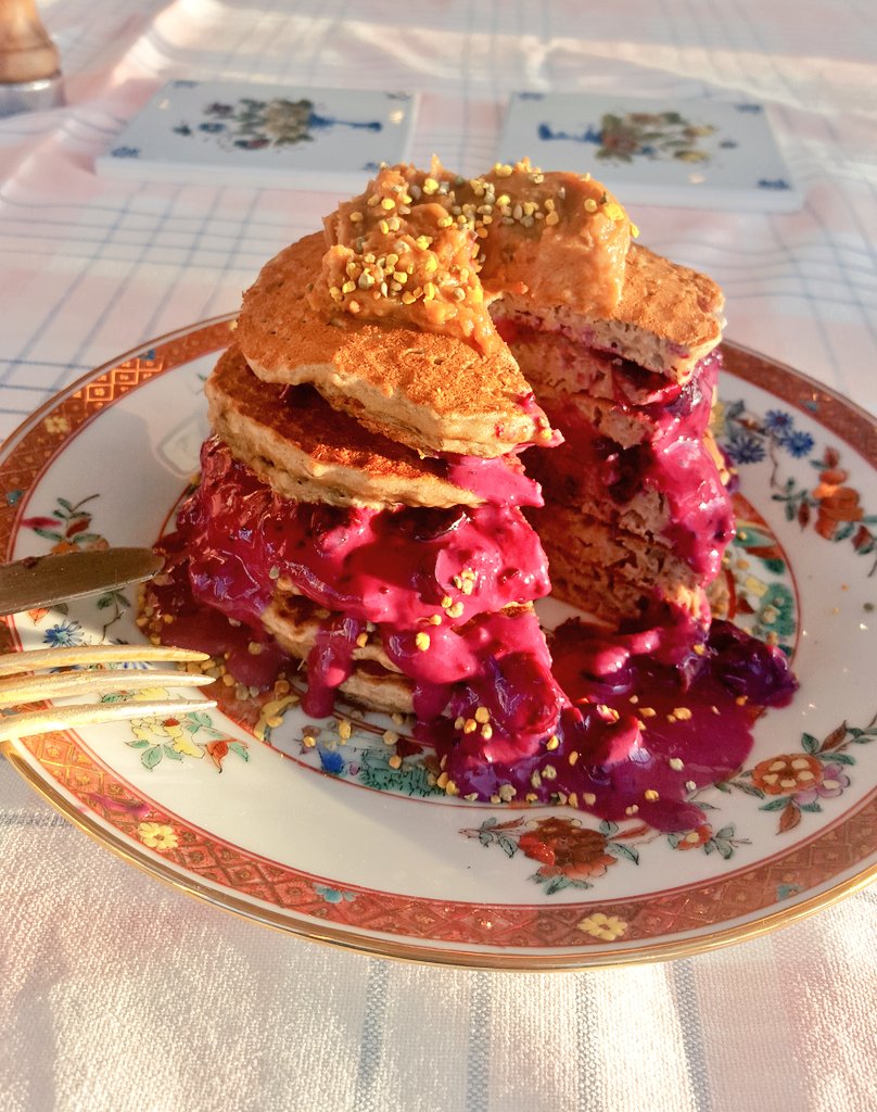 eloisedulu's tweet photo. PB&amp;J pancake sort of day - inspired by @mcgregor_renee #trainingfood p.194 #refuelright #postworkout 🍴🍇🍯 https://t.co/Q27NqKBaBA
