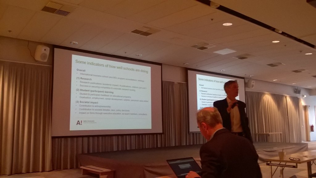 mariapekkala's tweet image. Aallon Ingmar Björkman alustaa kauppakorkeakoulutuksen laadusta. Kuulijoita yli 200! #intro16 #suomenekonomit