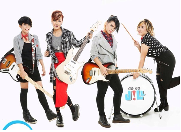 DJFMSURABAYA's tweet photo. Lanjutt #HappyHours kedatengan @GoGoJiLL sore inii! stay tune &amp; mention pertanyaan kamu di sini! @MusicaStudios https://t.co/Uhpvqr4lcW