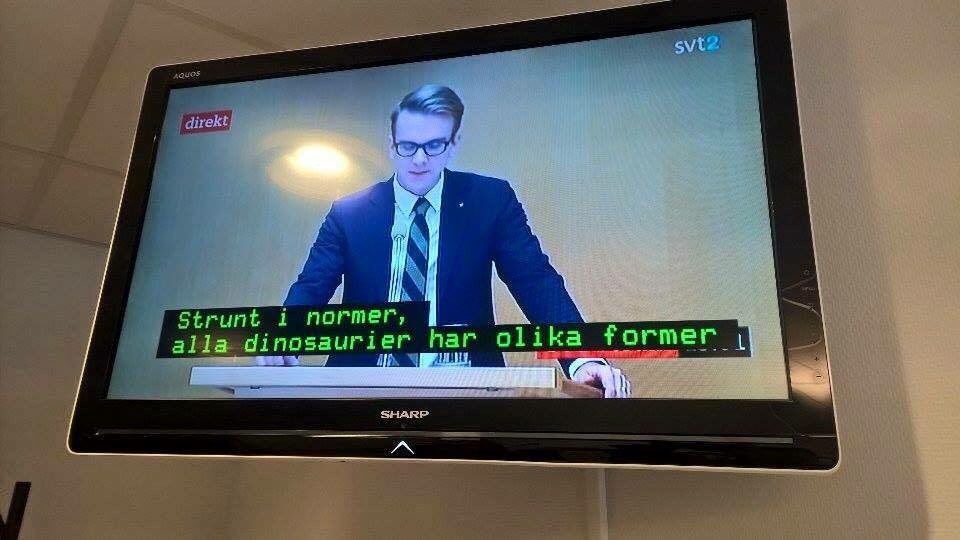 SVT jag älskar er för att ni råkade sända partiledardebatten med barnkanalens undertexter