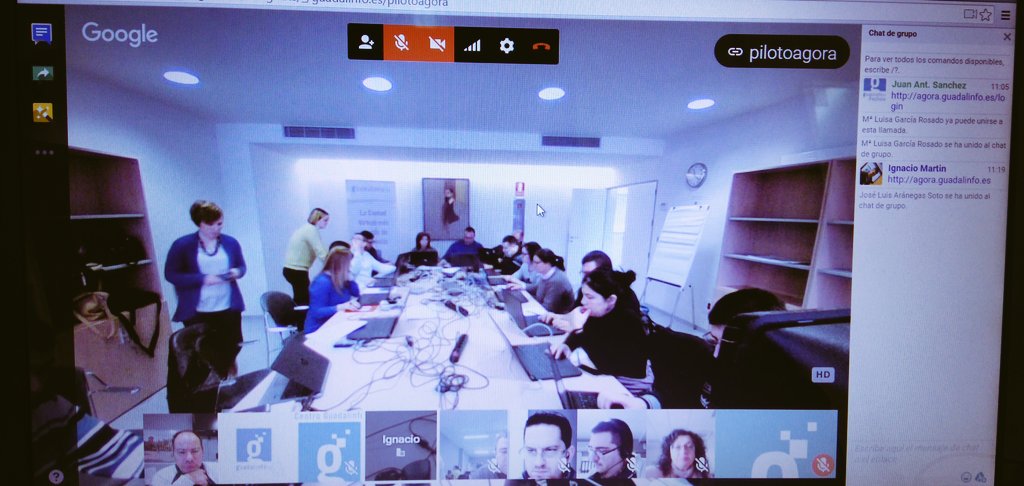 De videoconferencia con los compañeros de la <a href="/RedGuadalinfo/">Vuela Guadalinfo</a> para testear el nuevo sistema #Ágora <a href="/munoz_morera/">Alfonso Muñoz Morera</a>