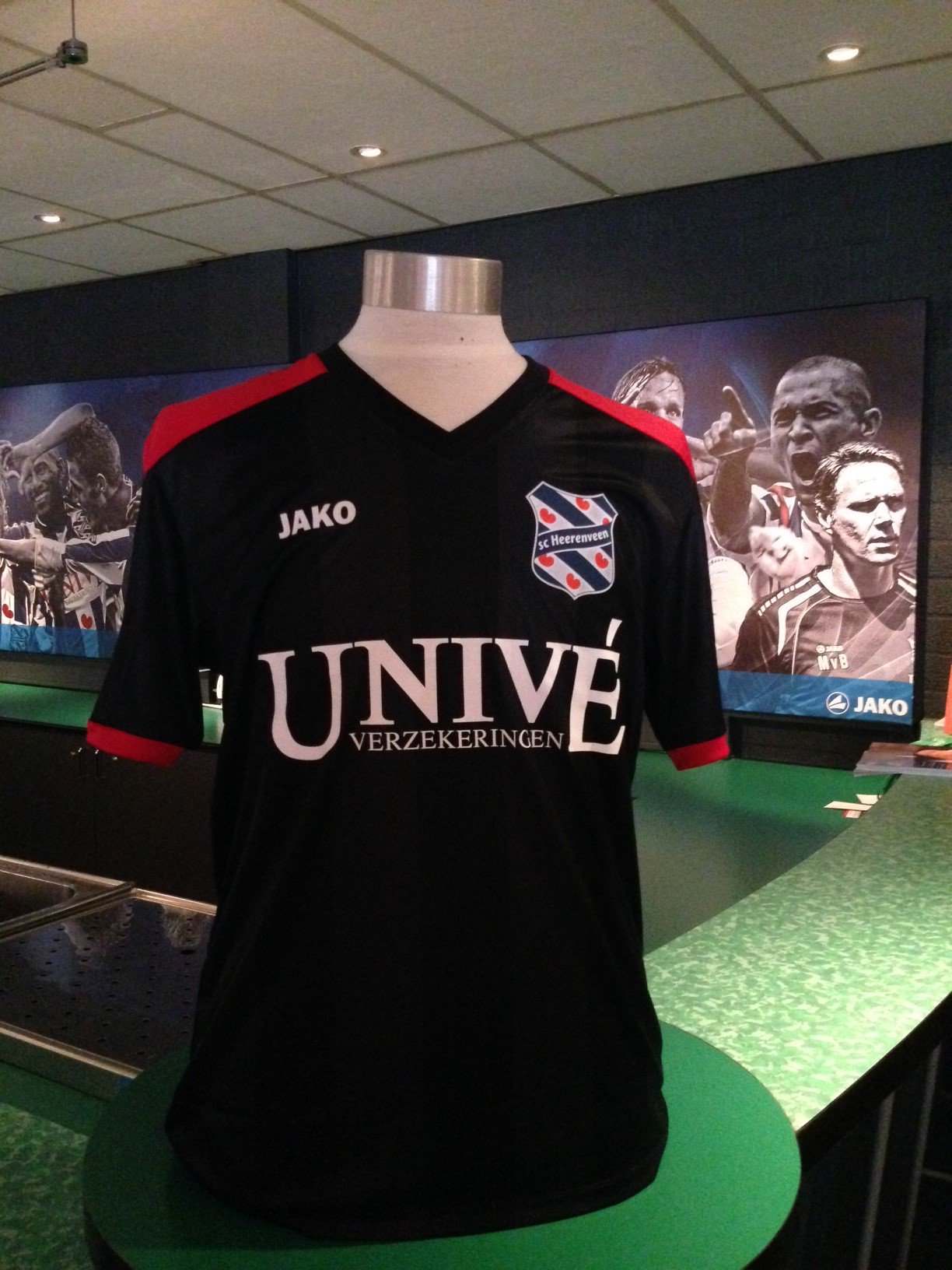 baas systematisch Persoonlijk sc Heerenveen on Twitter: "sc Heerenveen speelt zaterdagavond in een geheel nieuw uitshirt. De Friezen spelen in een zwart met rood shirt. https://t.co/yIWOtrDVAz" / Twitter baas systematisch Persoonlijk sc Heerenveen on Twitter: "sc Heerenveen speelt zaterdagavond in een geheel nieuw uitshirt. De Friezen spelen in een zwart met rood shirt. https://t.co/yIWOtrDVAz" / Twitter