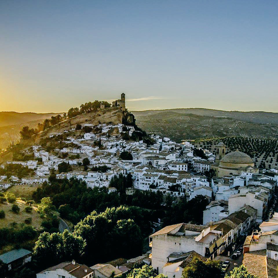 ElGranadoHosta's tweet photo. Our #Montefrio ~ Top 10 Villages Overlooking the World

- as selected by @NatGeoTravel #Granada #travel https://t.co/YuJRNR3oQO
