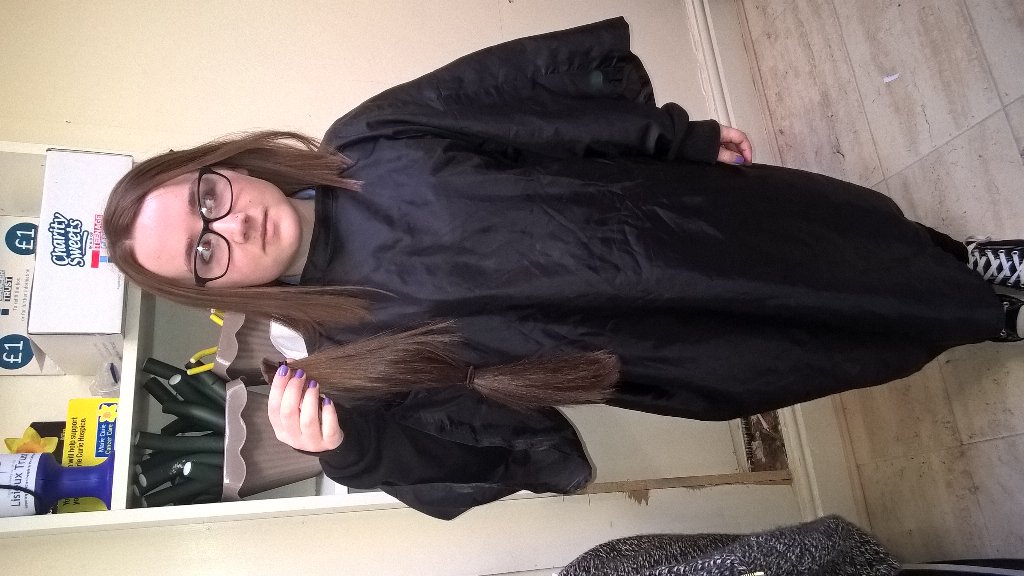 JCSbham's tweet image. Jamie cut her 16inch ponytail to donate to Little Princesses Trust! You can sponsor her via lm.facebook.com/l.php?u=http%3…