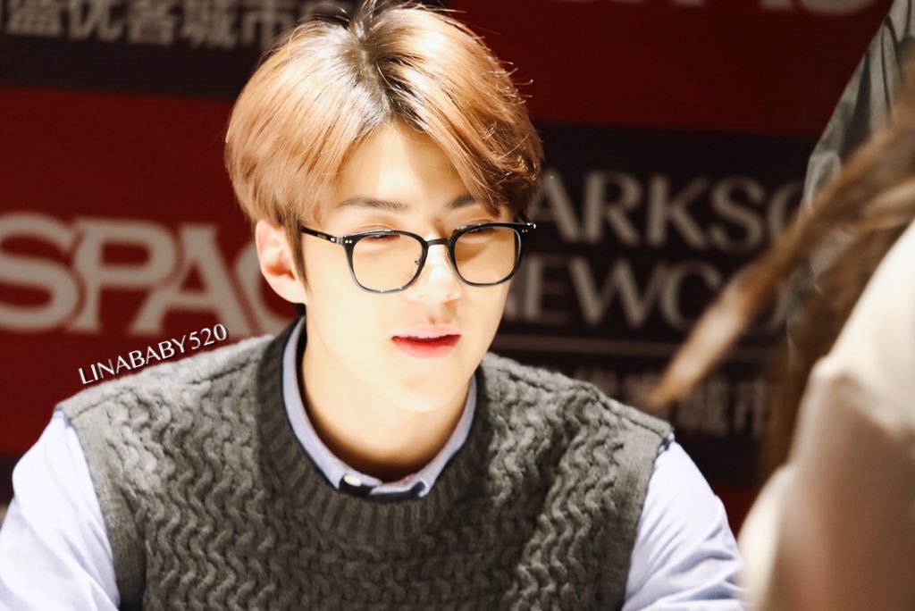 cehunxo's tweet photo. "@.OhSehunID: 160115 Sehun at SPAO Fansign In Shanghai
Cr: linababy520 https://t.co/71GrGNyECr"