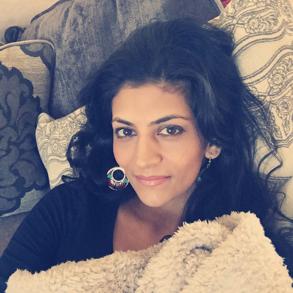 AlongCameJay's tweet photo. Currently catching up with the warmest Sherpa style blanket I've ever owned! #blanket #matlan #winterwarmup https://t.co/ZR1bHnk2wP