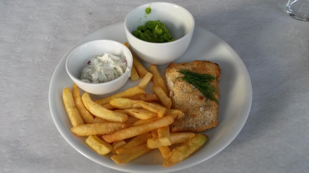 CarlEricE's tweet photo. Testar #NyaLunchen på @VDala, högsta betyg till maten och terminens nya lunchchef! #VDala https://t.co/4E8SrH5WMr