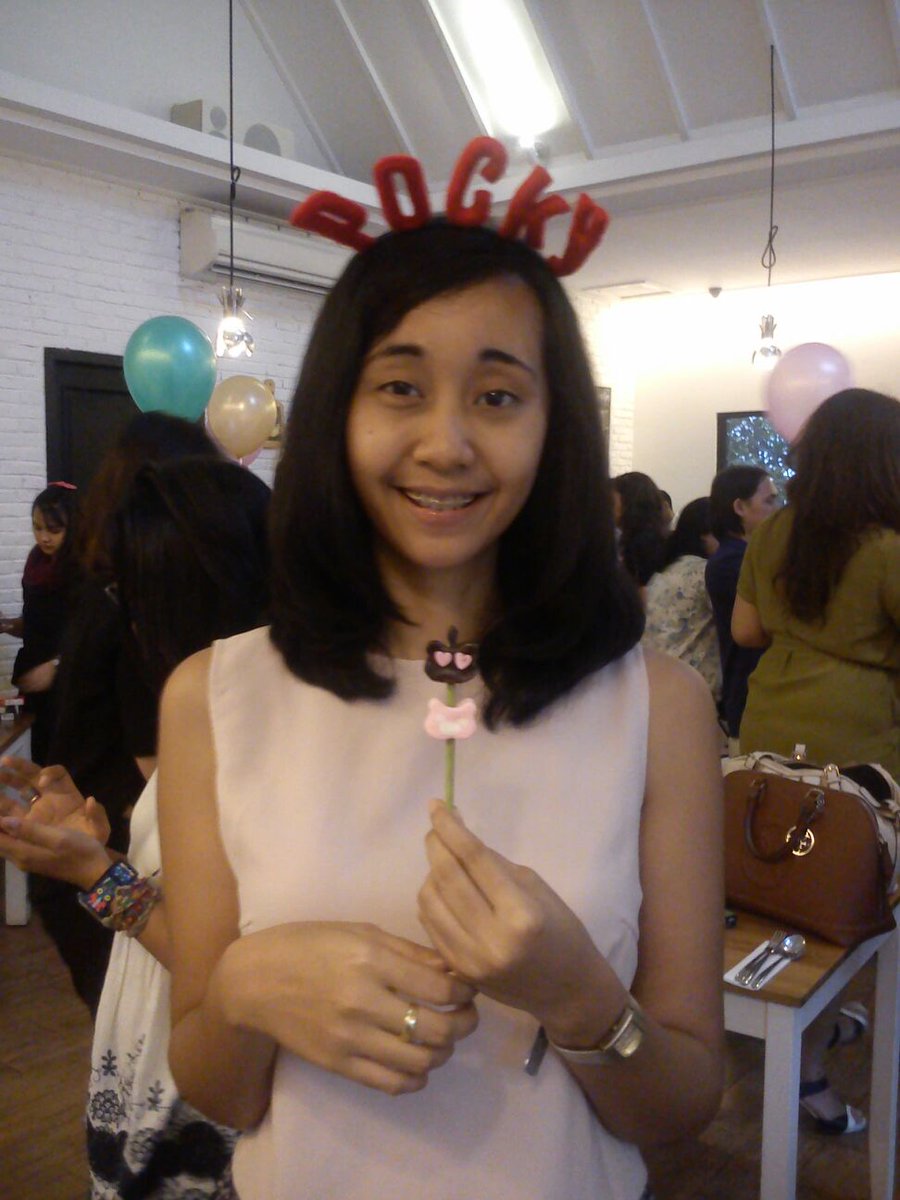 annisapufa's tweet photo. So much fun today thank you @MyPockyID and @CosmoIndonesia love you more 😘 https://t.co/x2mnwFU1fG