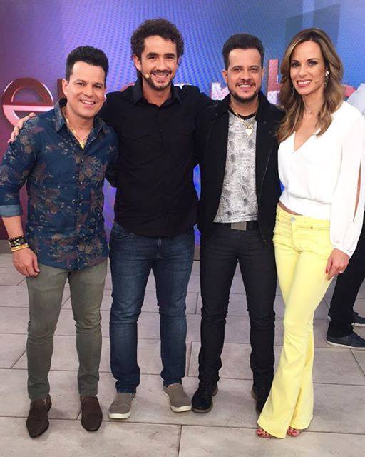 Cultura95's tweet image. ✔ #JNeF ★ @JNeFoficial ★no #Encontro ☛ facebook.com/95Cultura/phot… ► #ModaDerramada #JoãoNetoeFrederico #SóModão2 #Globo