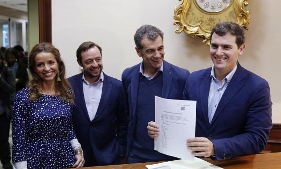elEconomistaes's tweet photo. Ciudadanos pide medir el trabajo de los diputados y sancionarlos si no rinden https://t.co/OQ85wpRC9C https://t.co/DgLslp51HH