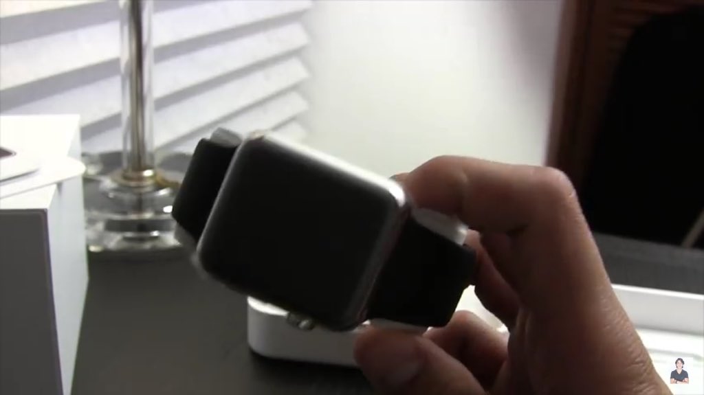 raimundo_dwg's tweet photo. #AppleWatchNesh viendo a @neshudo #unboxing #applewatch https://t.co/OnHGKCiyUX