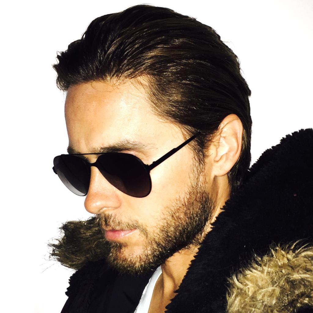 14 janvier 2016 - Jared promote les lunettes Carrera CYxFGExW8AES9na