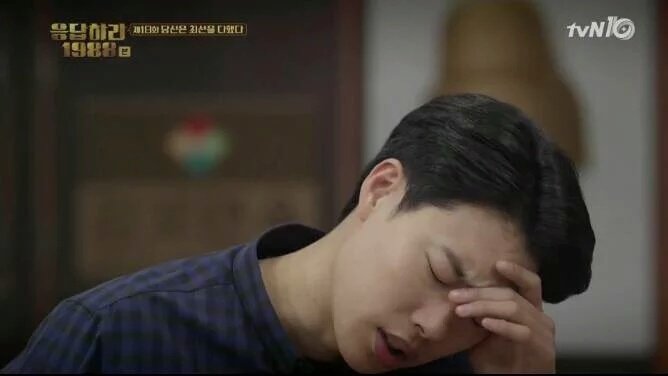 Mau liat spoiler, tapi kesel. Mau nunggu full engsub, penasaran. *sigh* #MasihAdaHarapan #TeamJunghwanHarusKuat