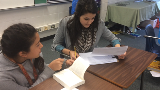 HeatherReid05's tweet photo. SFA 6th ELA teachers 1on1 conferencing w/ students! #bookofchoice #Readersworkshop #masteryteaching #iCoachBISD https://t.co/wqbH7NYQDJ