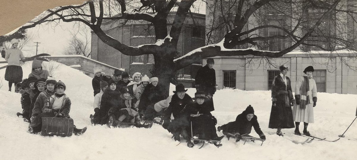UWMadArchives's tweet photo. Late for class, #Badgers? Try the fastest way down Bascom Hill, c. 1925. (#S09940) #tbt https://t.co/VNi7WvWSfJ