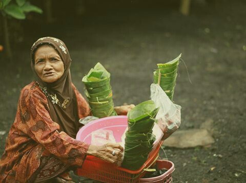 stri72's tweet image. Still productive in her elderly life... May Allah protect her always #picturewithdeepmessage :-) pictby. Matkodak