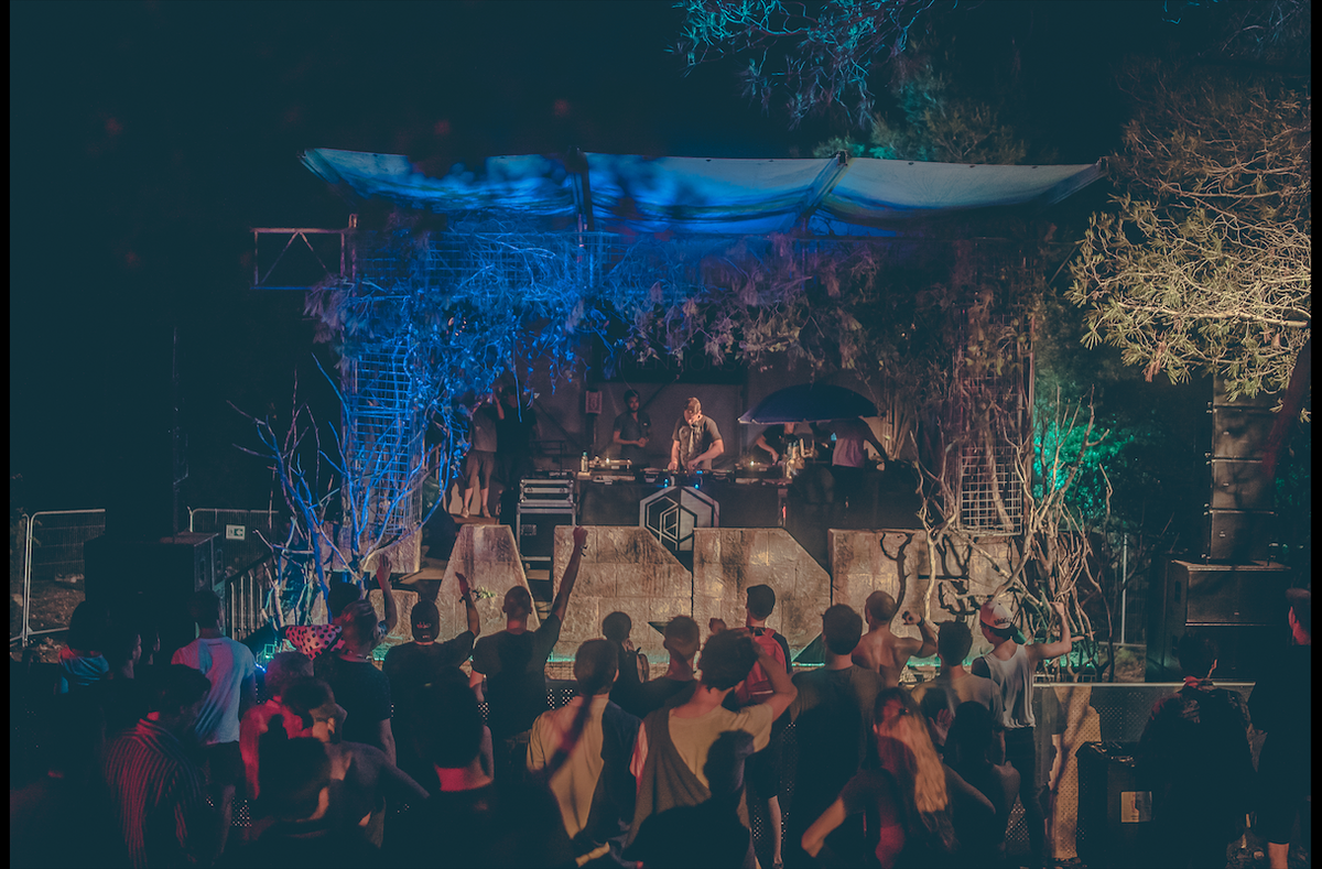 Dimensions_Fest's tweet photo. Sunday evenings at #Dimensions2015 in the Garden!
(Photo by: @EntiretyUK) https://t.co/IBB9xyJ346