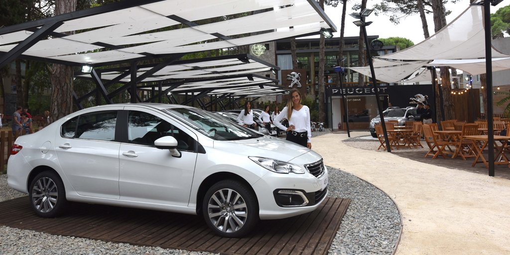 peugeotarg's tweet photo. Si estás en la costa, te invitamos a subirte a un León. Reservá tu turno en: https://t.co/QukyYmYz9g https://t.co/DduzqLXKxU