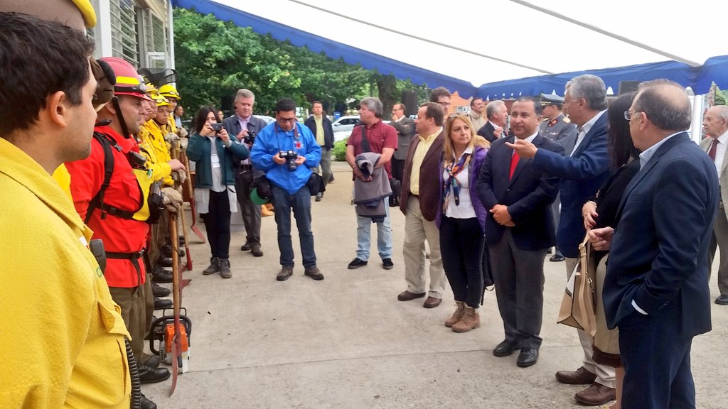 DPRLosRios's tweet photo. Int @EgonElier junto a Ministro @MinagriCL recorren @EXPOLACTEACHILE previo a su inauguración en #valdiviacl https://t.co/IjKGjz6Snk