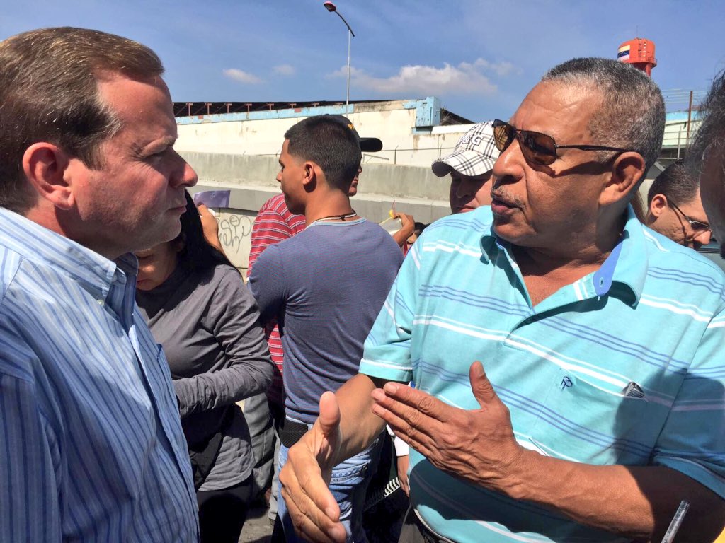 JuanPGuanipa's tweet photo. Hace tres años mataron a mi hijo, ¿Será que @NicolasMaduro me va a responder por su muerte? #PreguntaleAMaduro https://t.co/247xdZrLvh