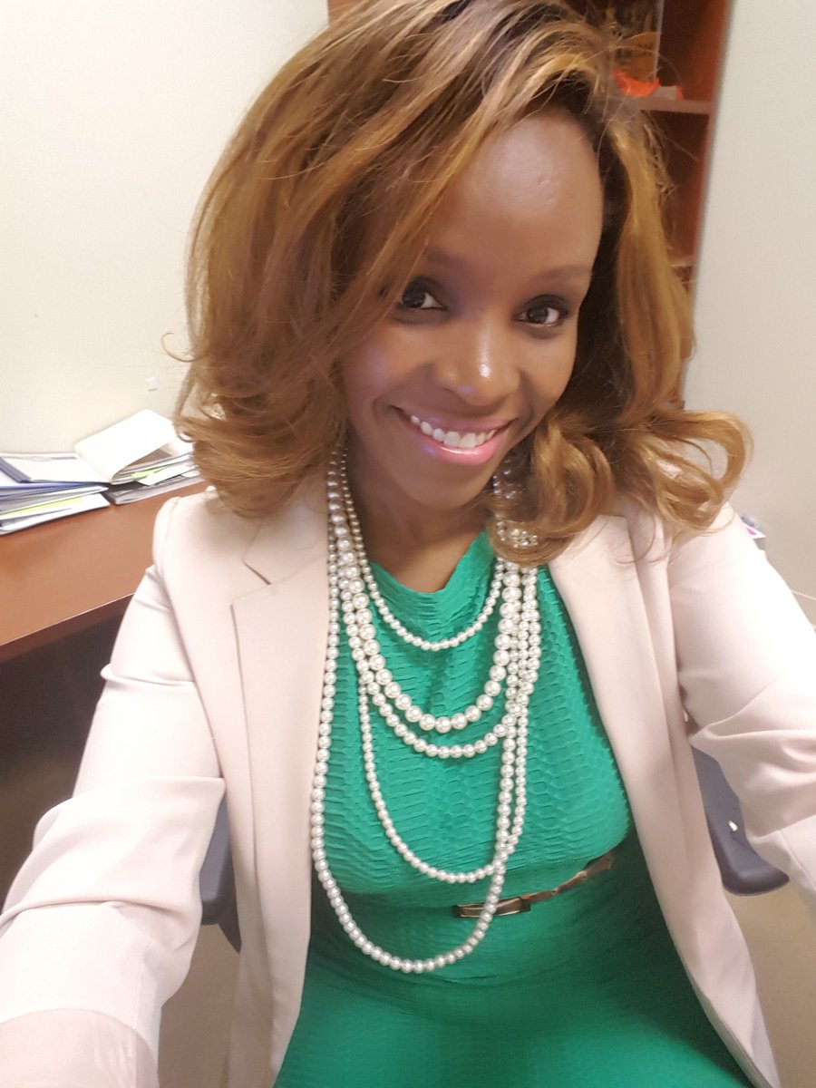 Nikki_Forman's tweet image. PRETTY GIRLS WEAR 20 PEARLS! Happy Founders Day to @akasorority1908 #Spring2006 #DONS #VSUGreeklife #feelinmyself