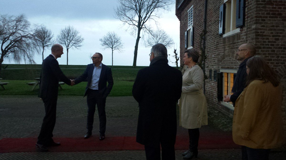 De minister is gearriveerd voor de overdracht #rijkstootaf