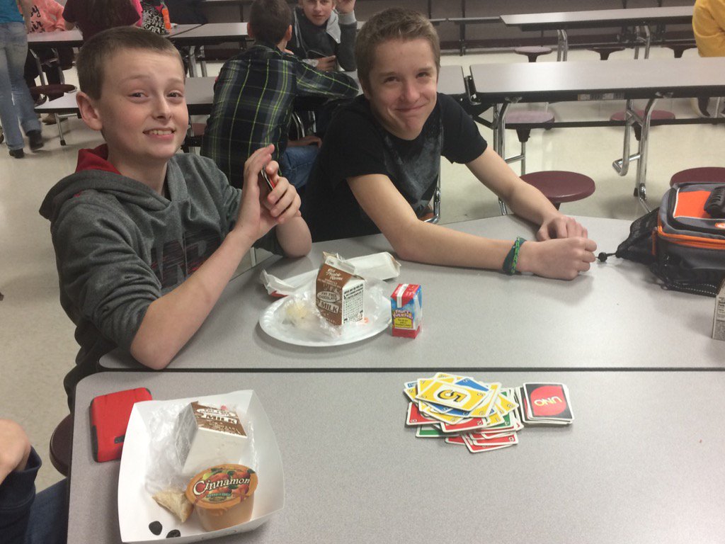 RyanTripp4's tweet image. Lunch time fun with UNO @WesternMS   #wmsgreatness