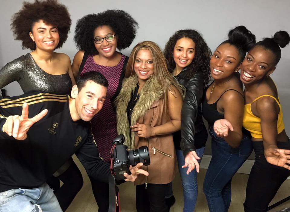 FroSisterHanani's tweet photo. The Frosister photo shoot went well. We had so much fun#teamnatural #FroSister #rockingcurls #naturalsoaps #natural https://t.co/CB6GWfe4v9