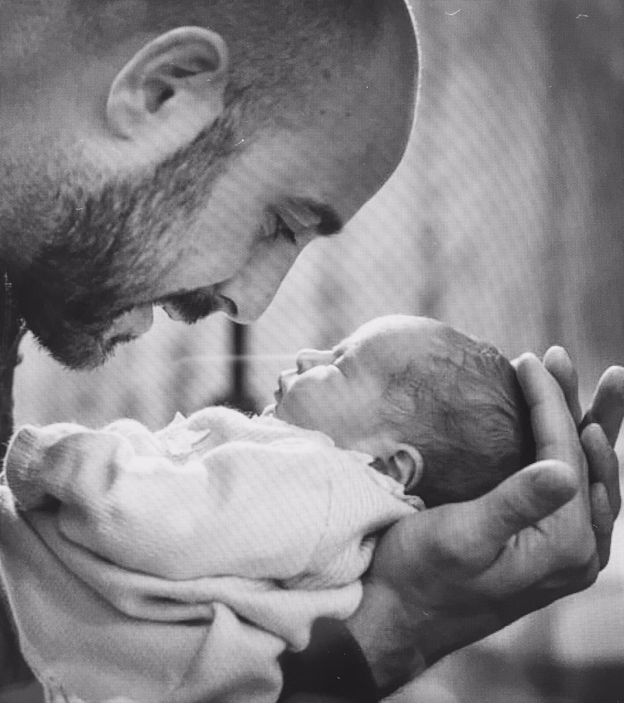 1 anno fa completavi la nostra meravigliosa famiglia con il tuo arrivo,tanti auguri piccola principessa di casa!TVB😍