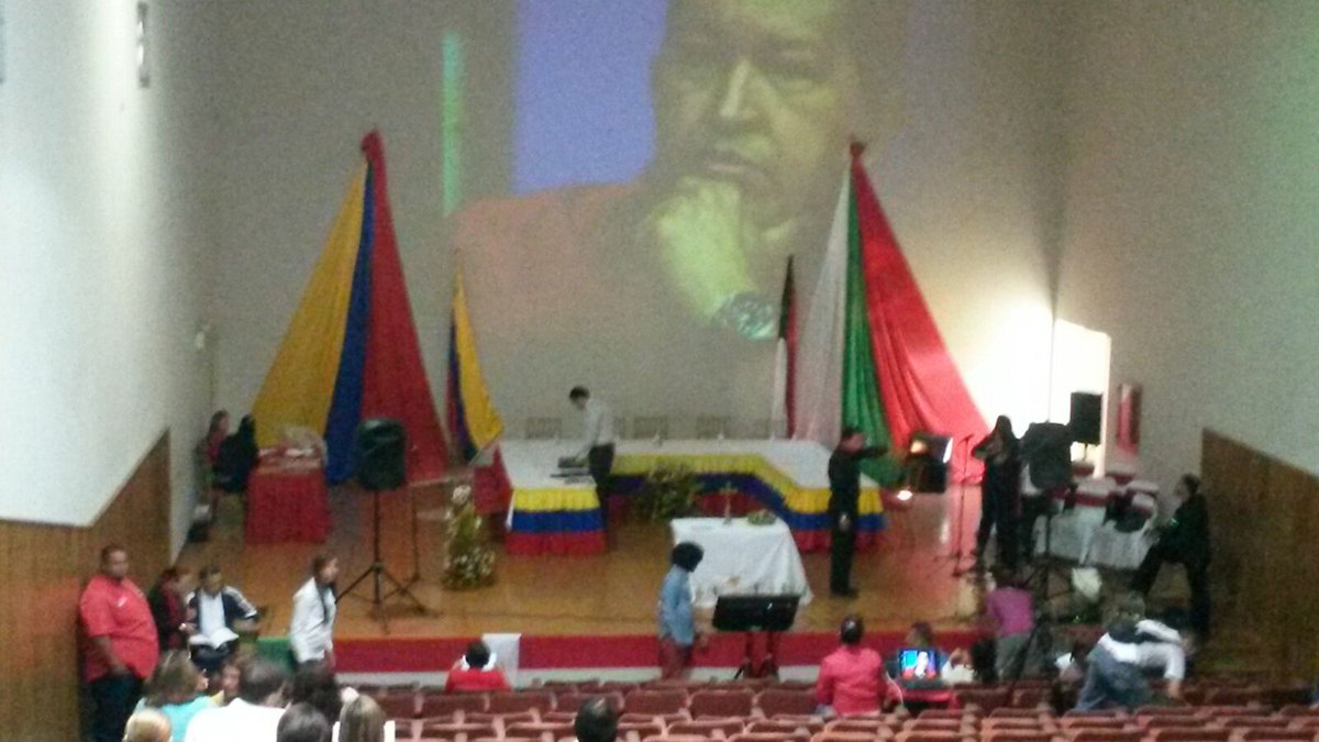erickjviloria's tweet photo. Estamos hoy celebrando el dia del Maestro, forjador de la niñez de la Patria @RangelSilva2012 @Fundabitrujillo https://t.co/VrIgXiPCZx