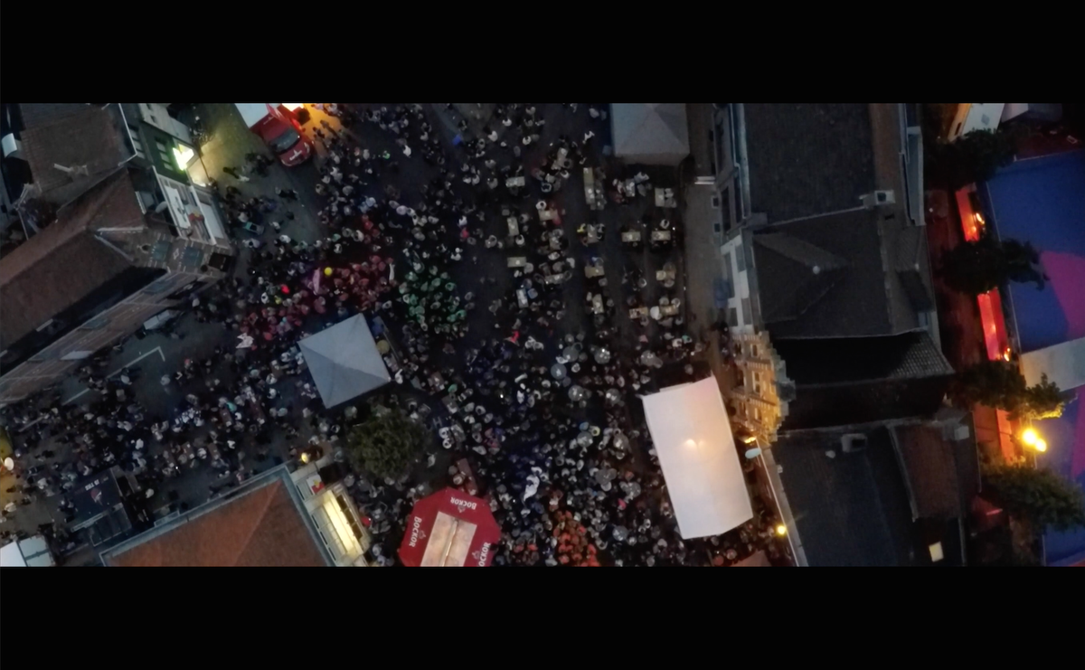 dronectrl's tweet photo. #Heule op z'n best en vanuit de lucht … dit waren de #Tinekesfeesten 2015! #dronelife https://t.co/rz6aMuLrgr https://t.co/MpKSzgC6Qt