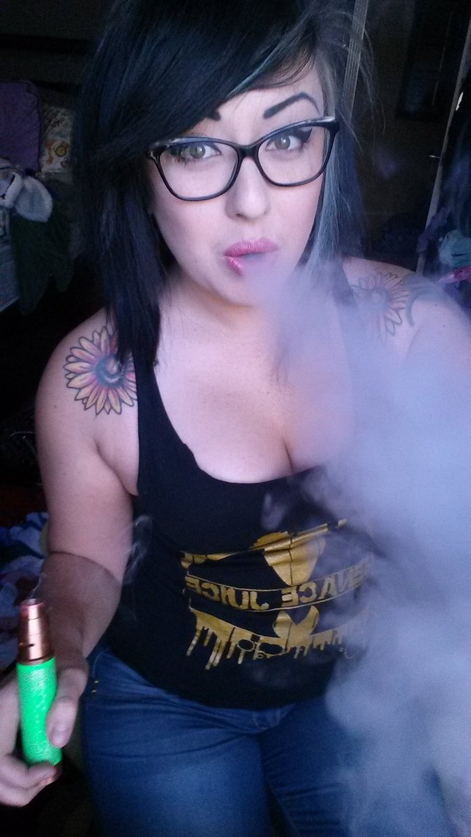 LadyyGore's tweet photo. Morning vape sesh♡ @Menace_Juice #menacejuice #menacegirls https://t.co/LxhvuevzPF