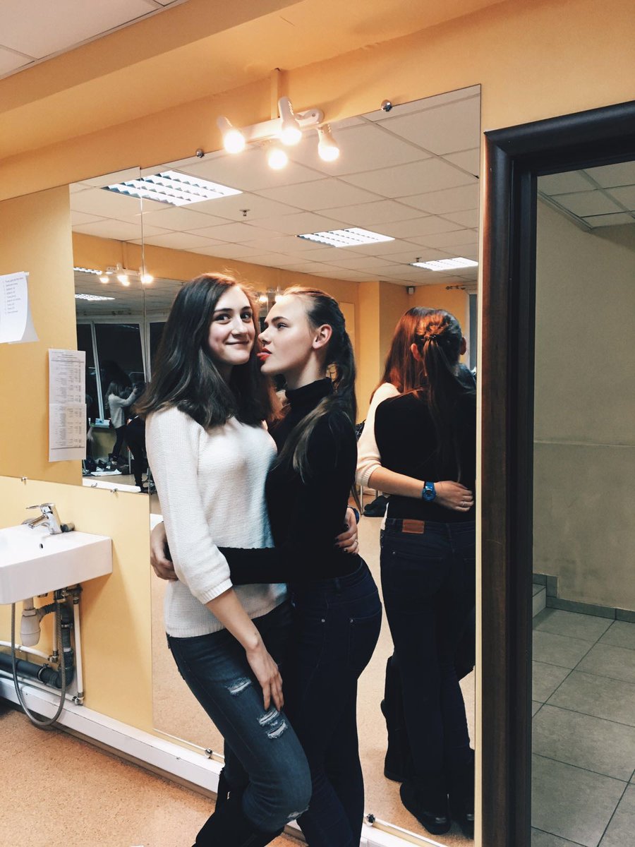 _shegolevaaaa's tweet photo. @Kolesnikovaaa_ ♥ ♥ ♥
Поздравляю свою 👯 с окончанием 2 ступени!!
#миланжди #vsнезагорами #grmodels https://t.co/7C1k9L8Isi