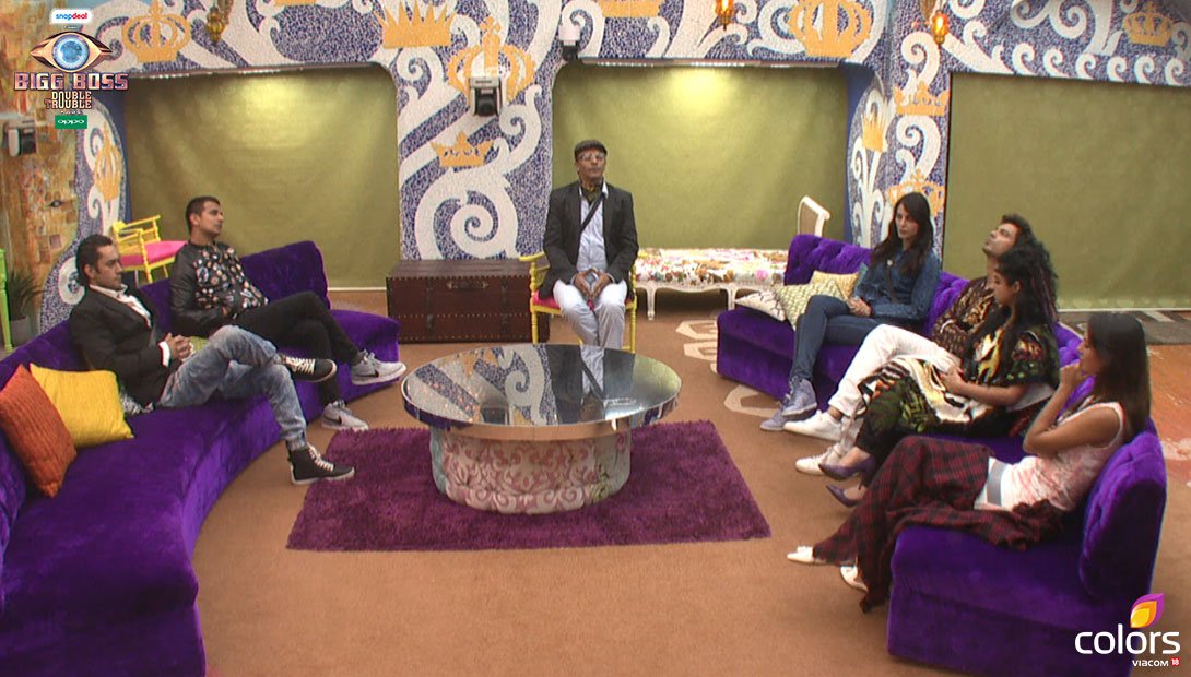 Bigg Boss 9: Priya Gets The Ticket To Finale! Bigg Boss 9: Priya Gets The Ticket To Finale!
