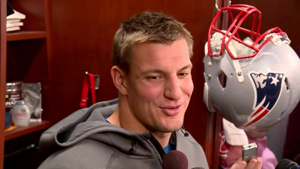 WCVB's tweet photo. Gronk injury report shows knee AND back problems https://t.co/S91sVVQO3U https://t.co/We5nV1VVGO