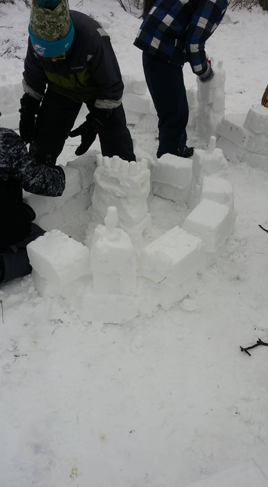 RoomOne2's tweet photo. Making #snowcastles today #outdooreducation #medievaltimes @NewDundeePublic @wrdsb https://t.co/RqsAICyV2h