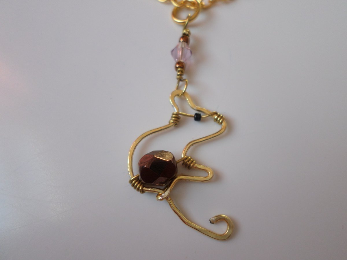 WireWratty's tweet photo. Little Mouse Pendant https://t.co/4cTjWEtpzm #etsyuksellers #wirework #hammeredpendant #mousenecklace #ratnecklace https://t.co/RxYlMuv9vE