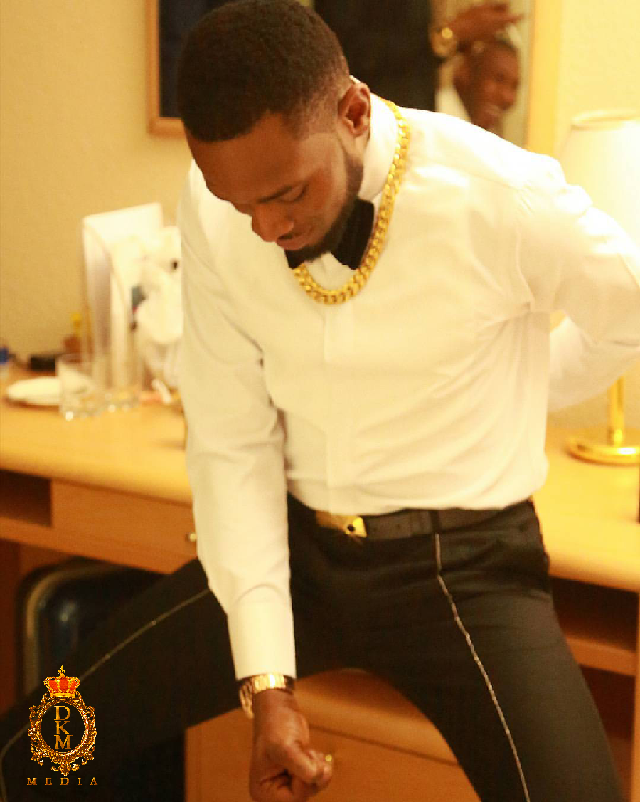 iamdbanj's tweet photo. It's 18:28:06 #Emergency.   Show your move #TGIF #CLS  cc @cirocngr https://t.co/hoUMo9QQdT