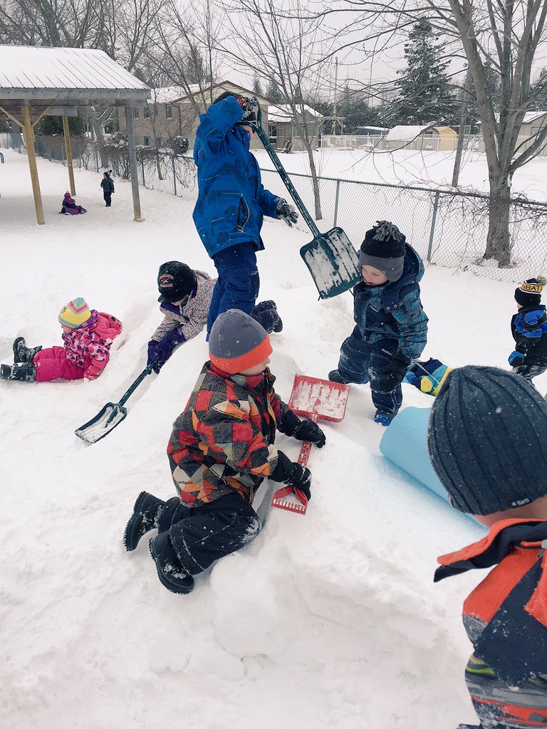 Lace_C's tweet image. Working together to make the snow pile perfect #takemeoutside #ourdooreducation #feedallfour @DunsfordDES