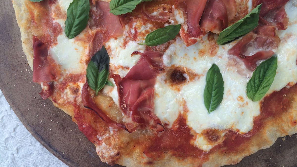 WineSpectator's tweet image. Savory prosciutto #pizza pie with burrata? Inexpensive, easy &amp;amp; impressive winter #recipe! winesp.ec/1ONKdhX