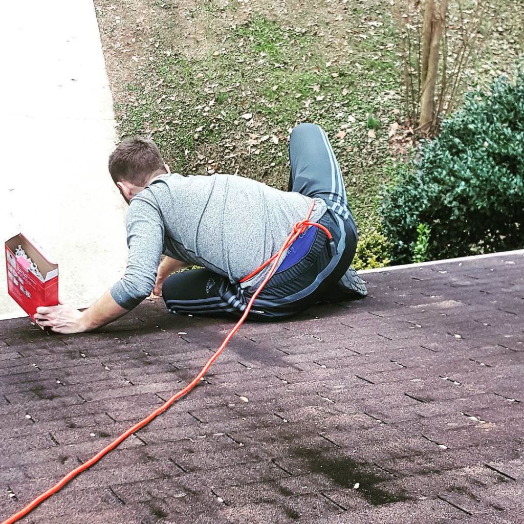 safetyphoto's tweet image. Redneck safety harness lmao #hangingchristmaslights #extentioncord #safetyharness @fsudavid safetyphoto.co.uk/safety_news/re…