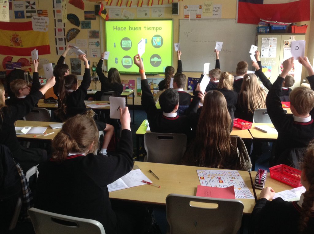 MrsM_Spanish's tweet photo. Old favourite but gets them engaged. A simple piece of paper A-D. #checkinglearning #pedagoofriday #mfltwiterrati https://t.co/GJcjF4uOwL