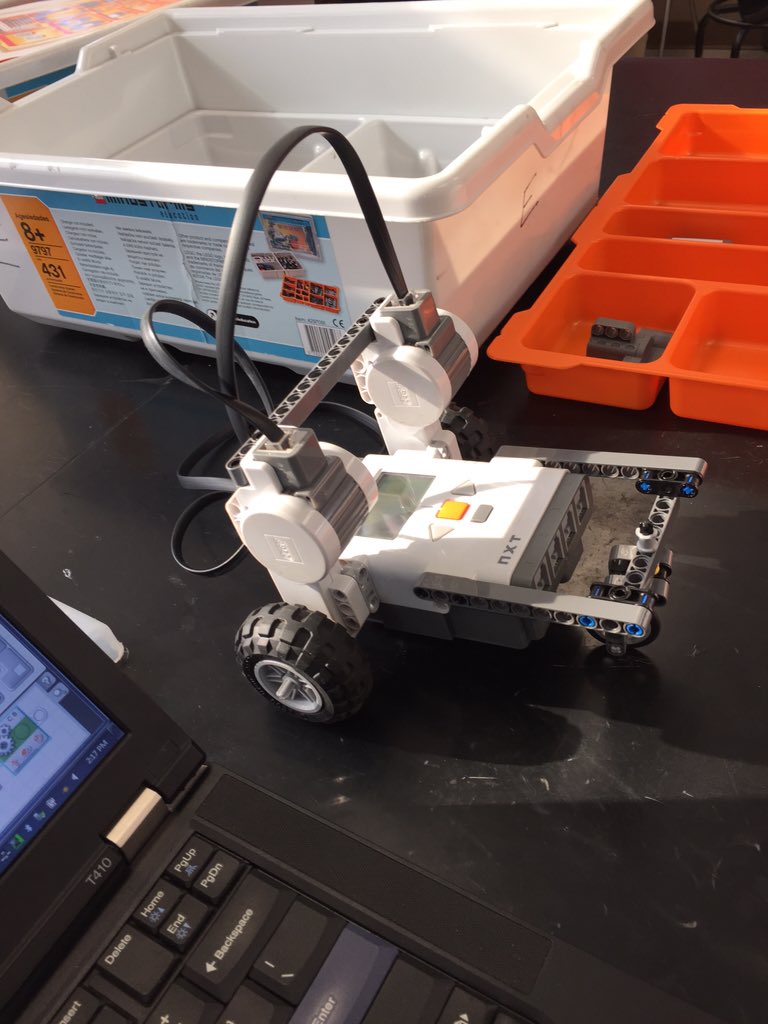 LynnGuest1's tweet photo. @IBMVolunteers Ibmers are great stem is important https://t.co/35vH62NLLl