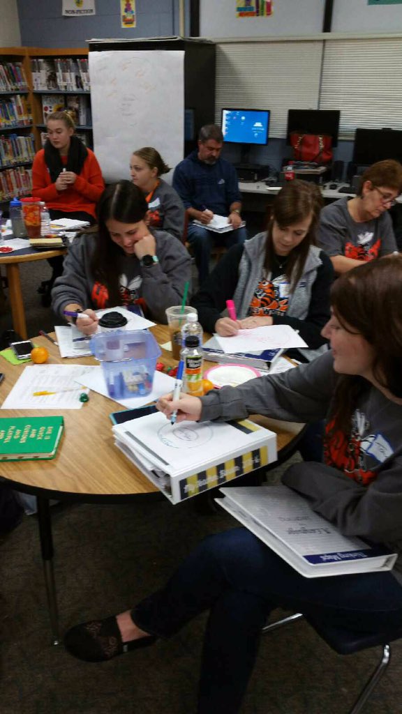 BlakneyKimberly's tweet photo. More thinking maps training...#SuccessTPS #WhitmanRocks https://t.co/20NvyxVond