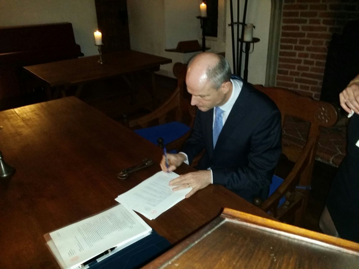 De akte is getekend, we gaan vol vertrouwen de toekomst tegemoet met Nationale Monumenten Organisatie!