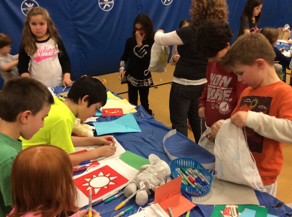 mrsmalek109's tweet photo. Showing how #kiplingcares with the #kindnessconnection. Working together to serve others! #kip109 #engage109 https://t.co/knWWSv7kQk