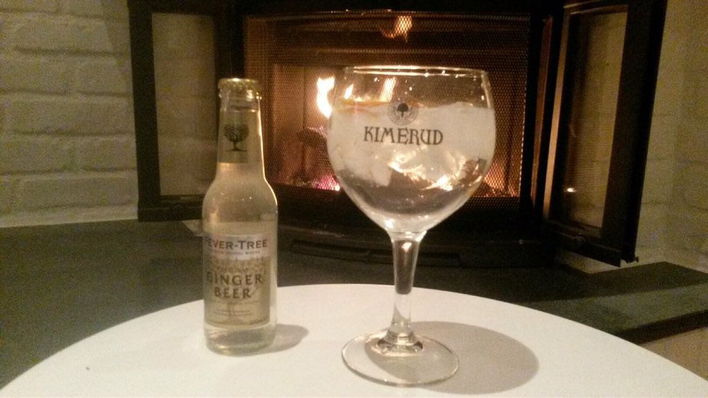 GradoaGrado's tweet photo. Noches nórdicas ahora que llegó el frío @FeverTree_ES @kimerudgin . Pq el @gintonic es también para el invierno https://t.co/7wt5qNJ6oz