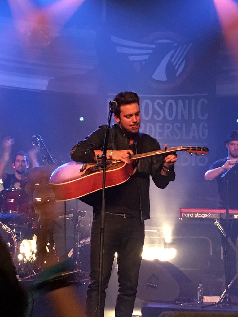 Mx3music's tweet photo. Our national @Bastian_Baker live at @ESNSnl #live #swissmusic #mx3buzz listen: https://t.co/4JiHr3AcMH https://t.co/IiVjZS9Vt6