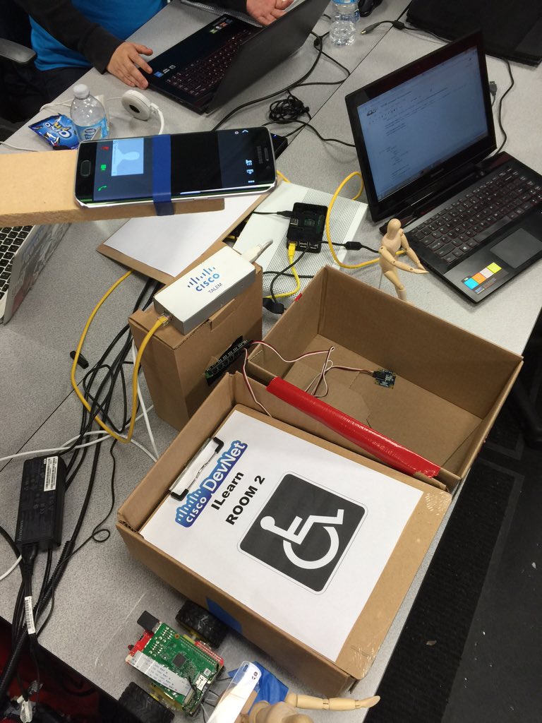 mike_maas's tweet image. A phone on a stick can solve a lot of problems... #GlobalProblemSolver